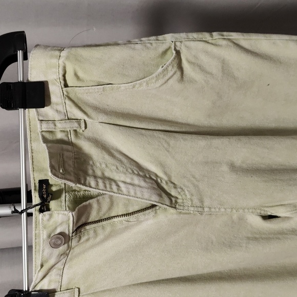 BRAND NEW WITH TAG - Pastel green jeans - Picture 5 of 7